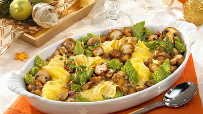 Feiner Nudelauflauf mit Pilzsoße Rezept - Foto: LECKER @ Bauer Media Group