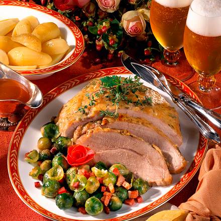Feiner Schnitzelbraten mit Speck-Rosenkohl Rezept Feiner Schnitzelbraten mit Speck-Rosenkohl Rezept