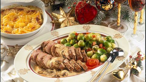 Feines Schweinefilet mit Pfefferkruste, Sherrysahn Rezept - Foto: Maass