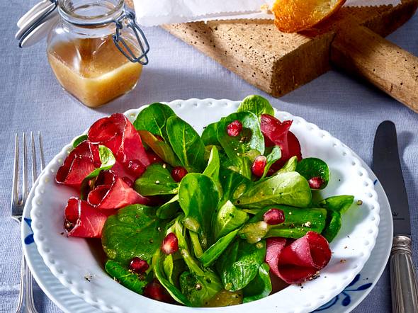 Feldsalat-Rezepte - zarte Blätter, nussiges Aroma | LECKER