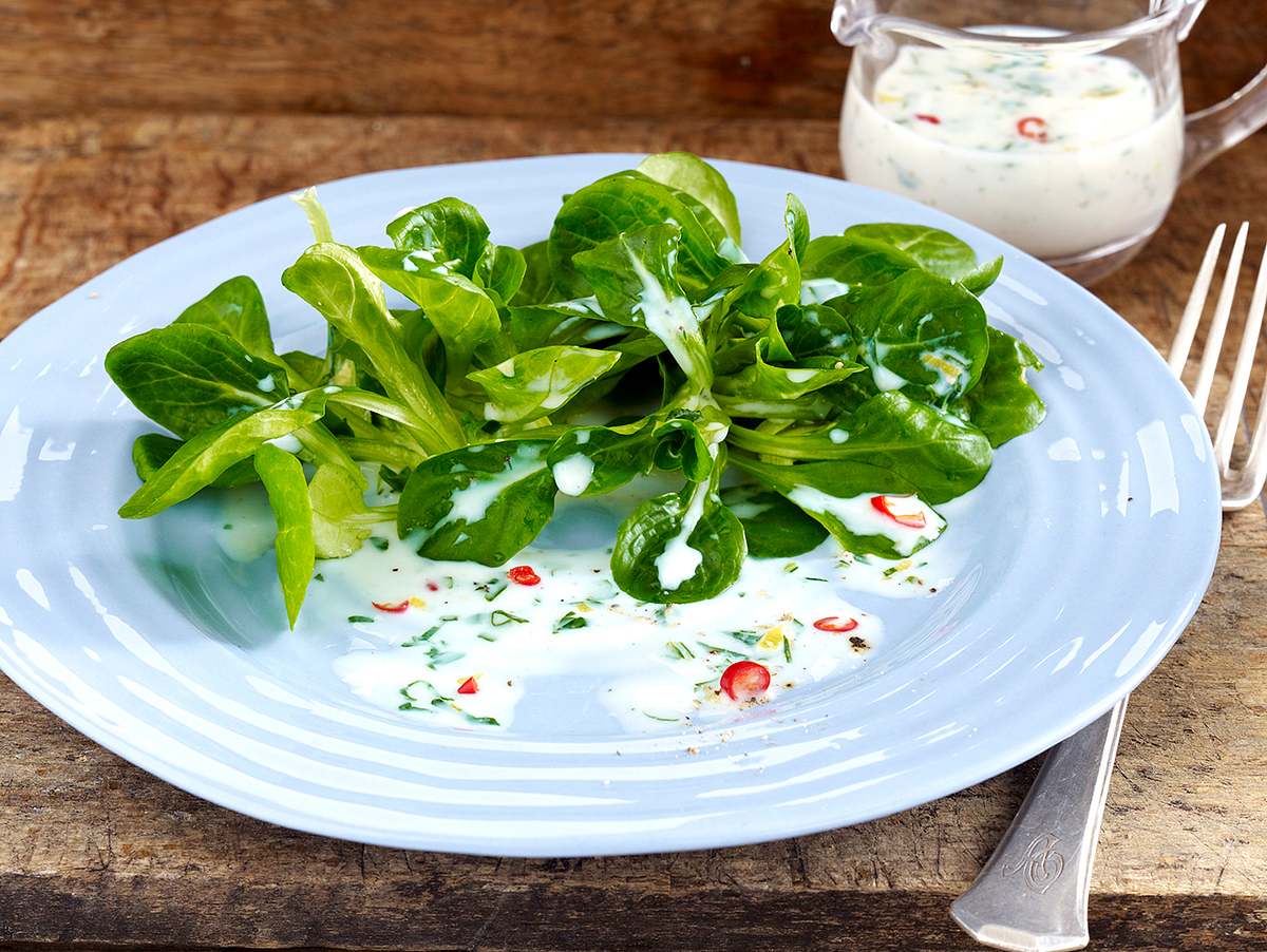 Feldsalat mit Buttermilchdressing Rezept