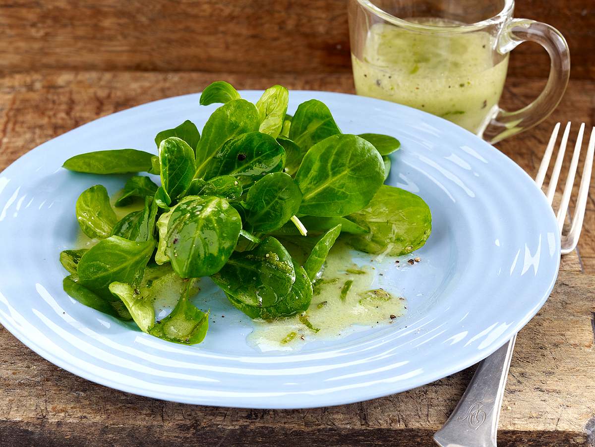 Feldsalat mit Erdnuss-Wasabi-Vinaigrette Rezept