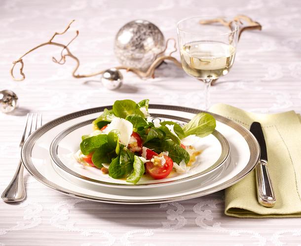 Feldsalat mit Nuss-Vinaigrette Rezept Feldsalat mit Nuss-Vinaigrette Rezept