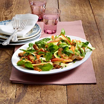 Feldsalat mit Putenstreifen und Kräuter-Vinaigrette Rezept Feldsalat mit Putenstreifen und Kräuter-Vinaigrette Rezept