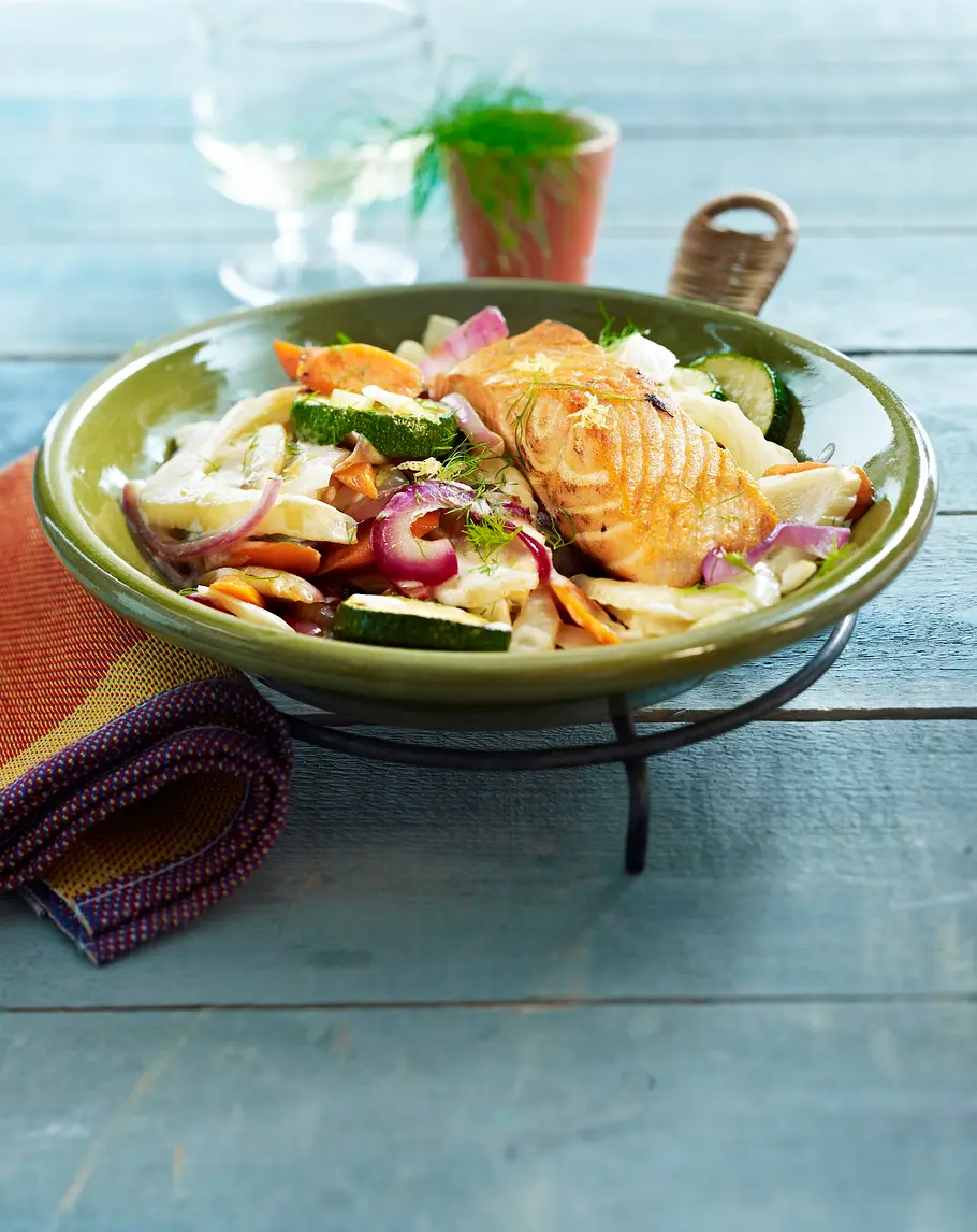 Fenchel-Gemüse-Pfanne mit Lachsfilet Rezept Fenchel-Gemüse-Pfanne mit Lachsfilet Rezept