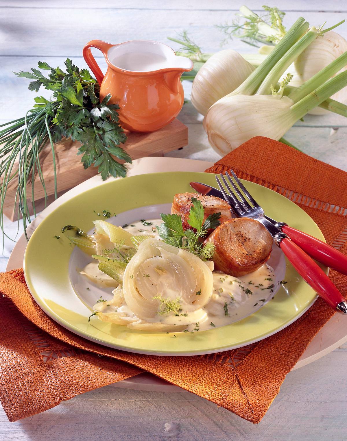 Fenchel in Kräuter-Sahne-Soße mit Putenmedaillons Rezept