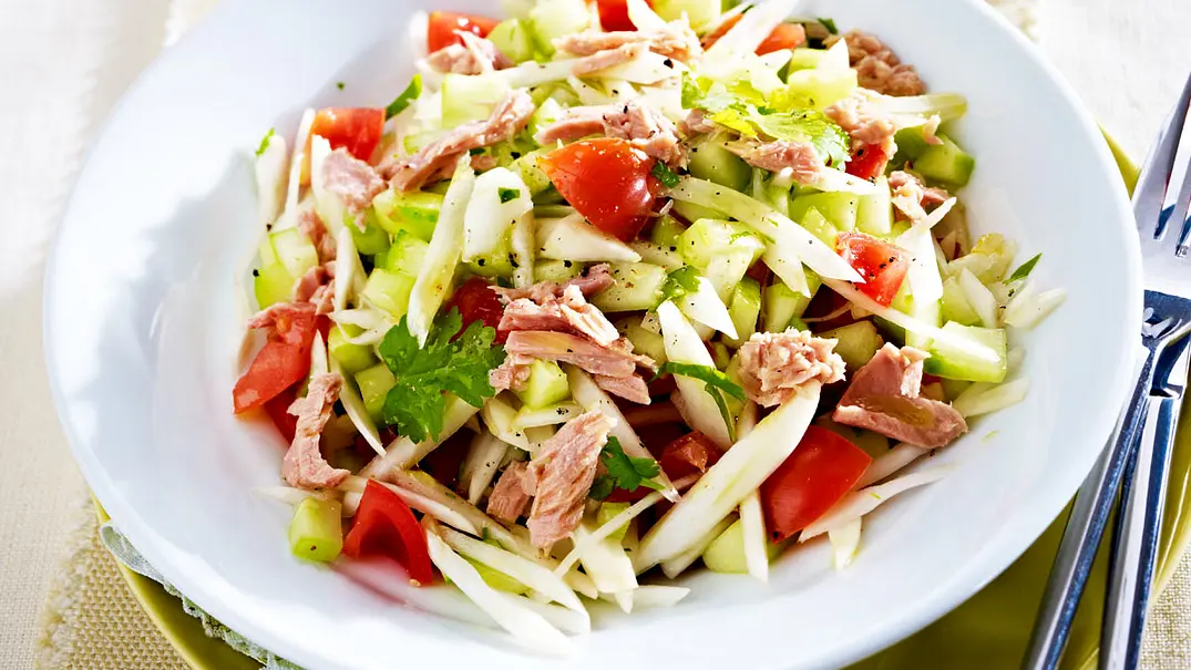 Fenchel-Salat mit Thunfisch Rezept - Foto: LECKER @ Bauer Media Group Fenchel-Salat mit Thunfisch Rezept - Foto: LECKER @ Bauer Media Group