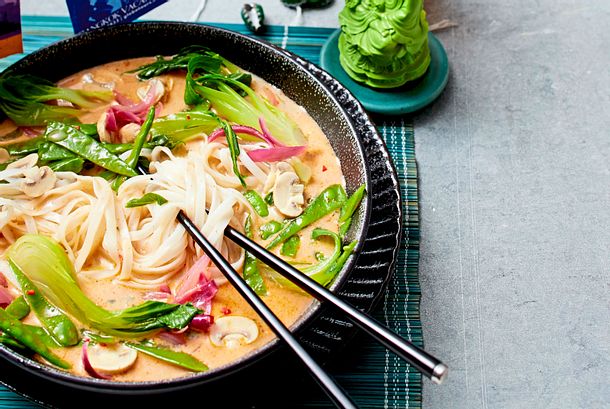 Fernweh-Kokossuppe mit Pak Choi und Reisnudeln Rezept