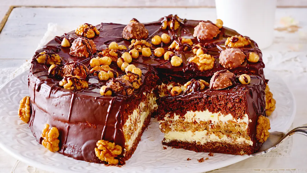 Ferrero-Rocher-Torte Rezept - Foto: LECKER @ Bauer Media Group Ferrero-Rocher-Torte Rezept - Foto: LECKER @ Bauer Media Group