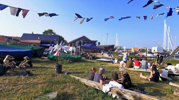 festival-essentials - Foto: Emily Beckmann / LECKER.de