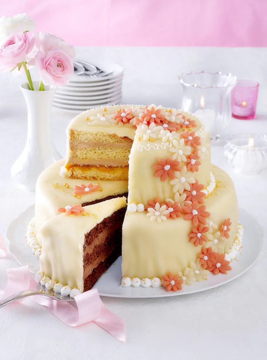 Festliche Jubiläums-/Hochzeits-/Geburtstagstorte Rezept Festliche Jubiläums-/Hochzeits-/Geburtstagstorte Rezept