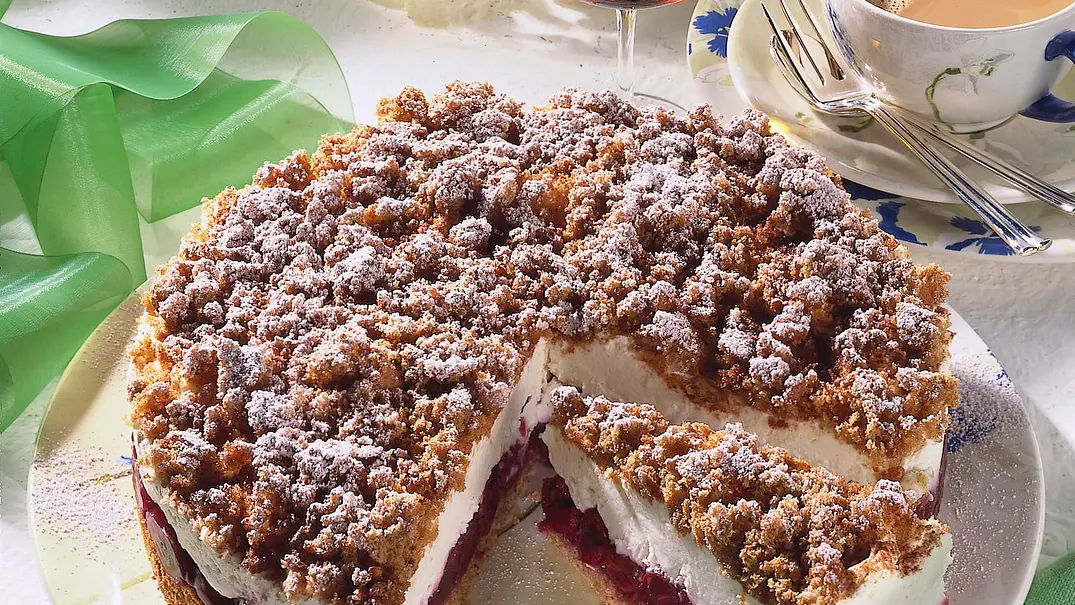 Festliche Kirsch-Tiramisu-Torte Rezept - Foto: LECKER @ Bauer Media Group Festliche Kirsch-Tiramisu-Torte Rezept - Foto: LECKER @ Bauer Media Group
