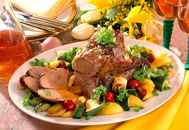 Festliche Lammkeule mit buntem Gemüse Rezept Festliche Lammkeule mit buntem Gemüse Rezept