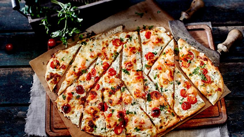 Feta-Pizza mit Garnelen Rezept - Foto: House of Food / Bauer Food Experts KG