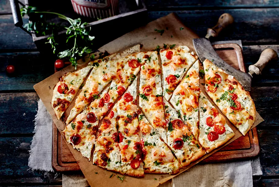 Feta-Pizza mit Garnelen Rezept Feta-Pizza mit Garnelen Rezept