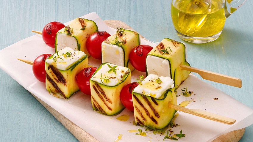 Feta-Zucchini-Spieße mit Kirschtomaten Rezept - Foto: House of Food / Bauer Food Experts KG