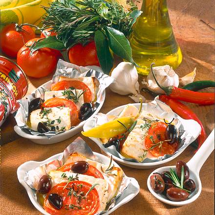 Fetakäse mit Tomaten & Oliven Rezept Fetakäse mit Tomaten & Oliven Rezept