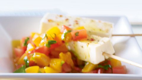 Fetasticks mit Aprikosen Tomatensalat Rezept - Foto: House of Food / Bauer Food Experts KG