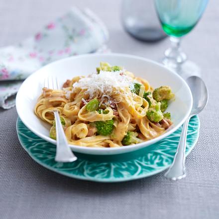 Fettuccine mit Brokkoli in Tomatencreme Rezept Fettuccine mit Brokkoli in Tomatencreme Rezept