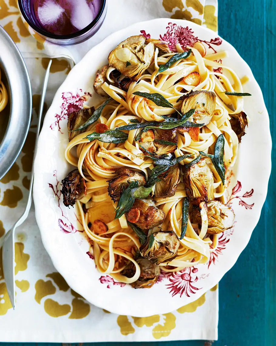 Fettuccine mit Salbeibutter und gerösteten Artischockenherzen Rezept