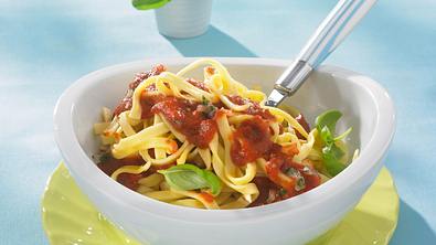 Fettuccine mit Tomatensoße (Diät) Rezept - Foto: LECKER @ Bauer Media Group