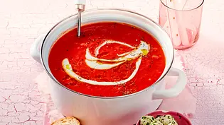 „Feuerwehr“-Suppe (mit Brot zum tunken) Rezept - Foto: LECKER @ Bauer Media Group „Feuerwehr“-Suppe (mit Brot zum tunken) Rezept - Foto: LECKER @ Bauer Media Group