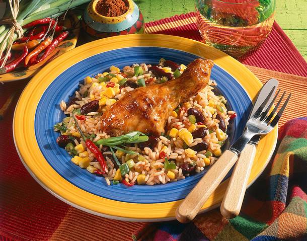 Feurige Hähnchenkeule auf buntem Reis Rezept Feurige Hähnchenkeule auf buntem Reis Rezept