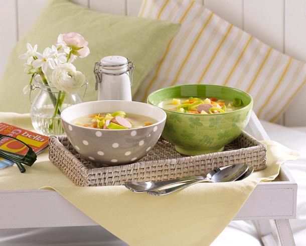 Feurige Kartoffelsuppe mit Würstchen Rezept Feurige Kartoffelsuppe mit Würstchen Rezept