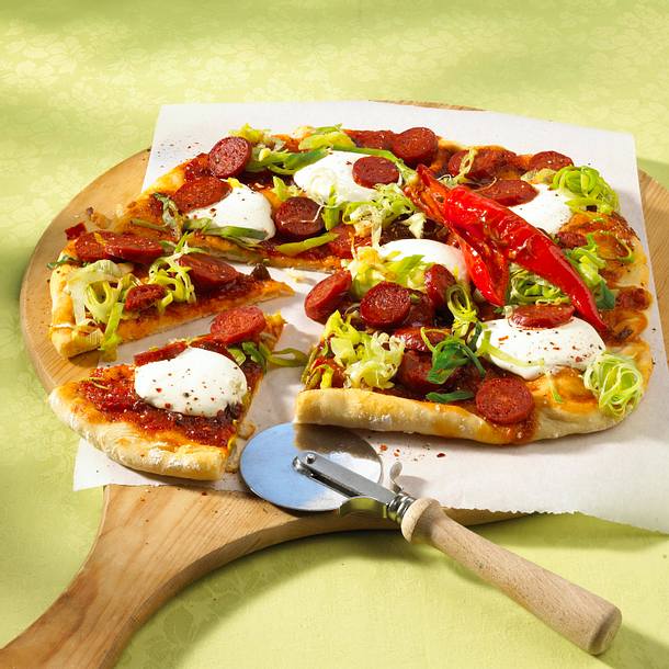 Feurige Salami-Pizza Rezept Feurige Salami-Pizza Rezept