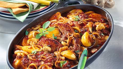 Feurige Zwiebel-Koteletts mit Pilzen Rezept - Foto: House of Food / Bauer Food Experts KG