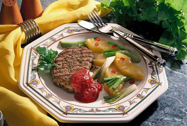 Feuriges Hacksteak mit Ananas und Lauchzwiebeln Rezept Feuriges Hacksteak mit Ananas und Lauchzwiebeln Rezept