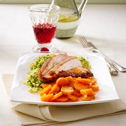 Feuriges Hähnchenfilet zu Petersilien-Bulgur und Koriander-Möhren (Single) Rezept Feuriges Hähnchenfilet zu Petersilien-Bulgur und Koriander-Möhren (Single) Rezept