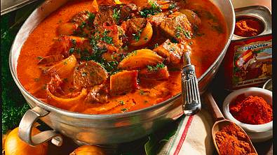 Feuriges Paprika-Gulasch Rezept - Foto: LECKER @ Bauer Media Group