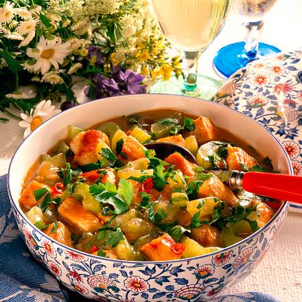Feuriges Puten-Gurken-Gulasch Rezept Feuriges Puten-Gurken-Gulasch Rezept