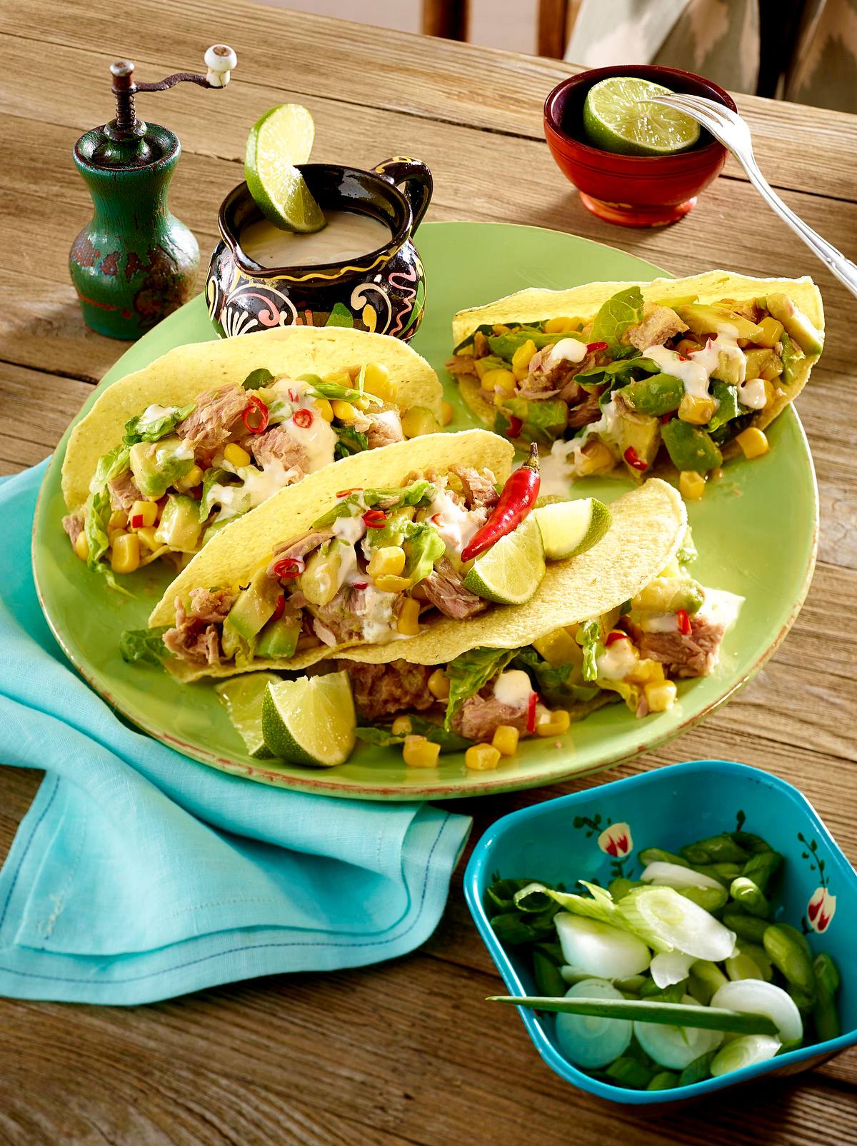 Fiesta Mexicana: Gefüllte Tacoschalen mit scharfem Thunfisch-Salat und Joghurt-Dressing Rezept