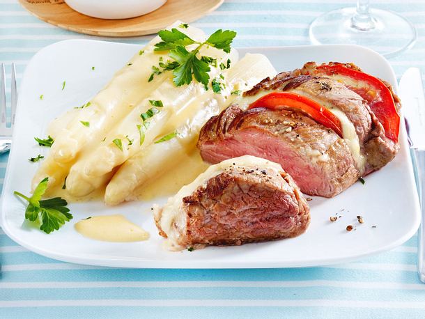 Filet Caprese zu Spargel mit Hollandaise Rezept Filet Caprese zu Spargel mit Hollandaise Rezept