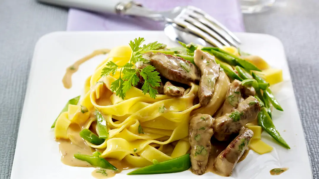 Filet-Geschnetzeltes mit Zuckerschoten Rezept - Foto: LECKER @ Bauer Media Group