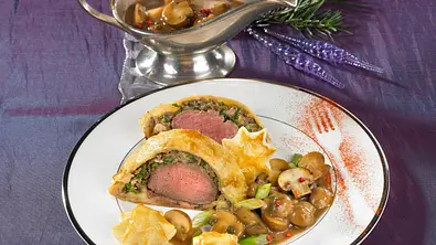 Filet Wellington mit Rahmchampignons Rezept - Foto: LECKER @ Bauer Media Group