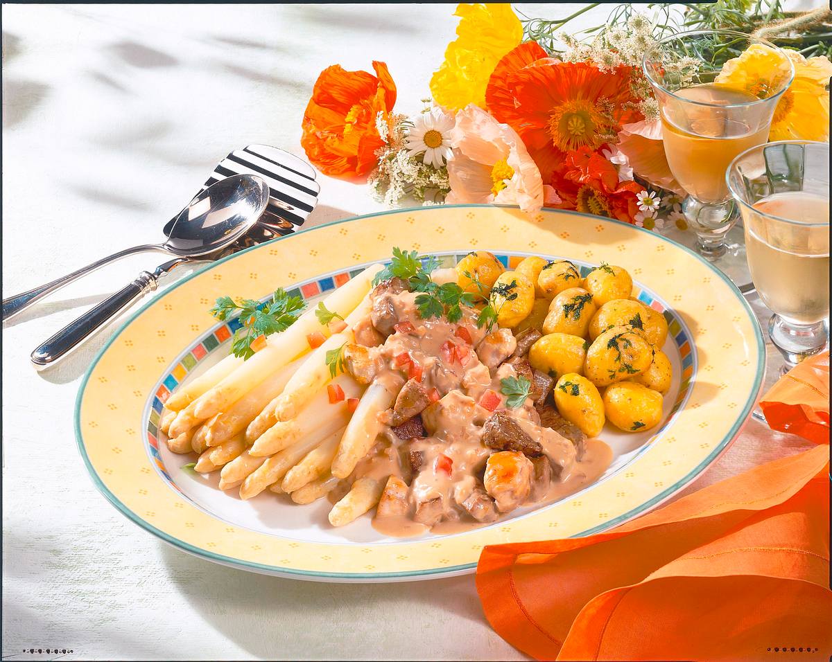 Filetspitzen-Gulasch mit Spargel Rezept