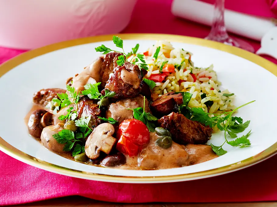 Filetspitzenragout und Paprika-Pesto-Reis Rezept Filetspitzenragout und Paprika-Pesto-Reis Rezept