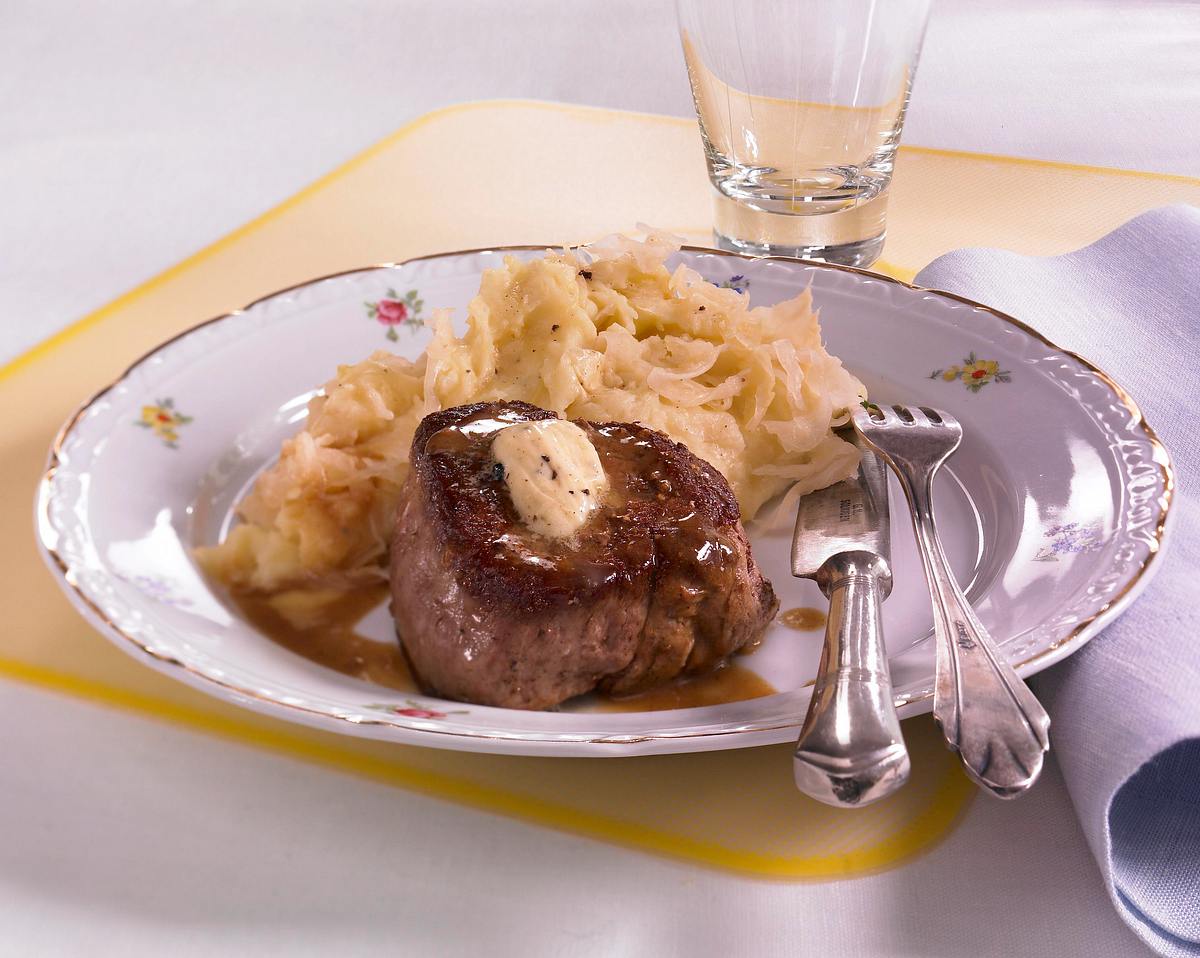 Filetsteak mit getrüffeltem Sauerkraut-Kartoffelpüree Rezept