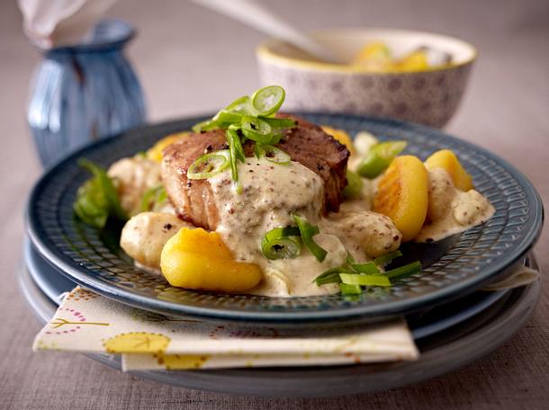 Filetsteak mit körniger Senfsoße und Gnocchi Rezept Filetsteak mit körniger Senfsoße und Gnocchi Rezept