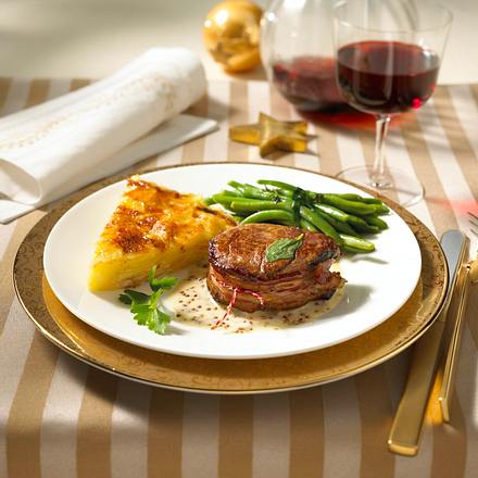 Filetsteak mit Pommery-Senfsoße zu Kartoffelgratin Rezept Filetsteak mit Pommery-Senfsoße zu Kartoffelgratin Rezept