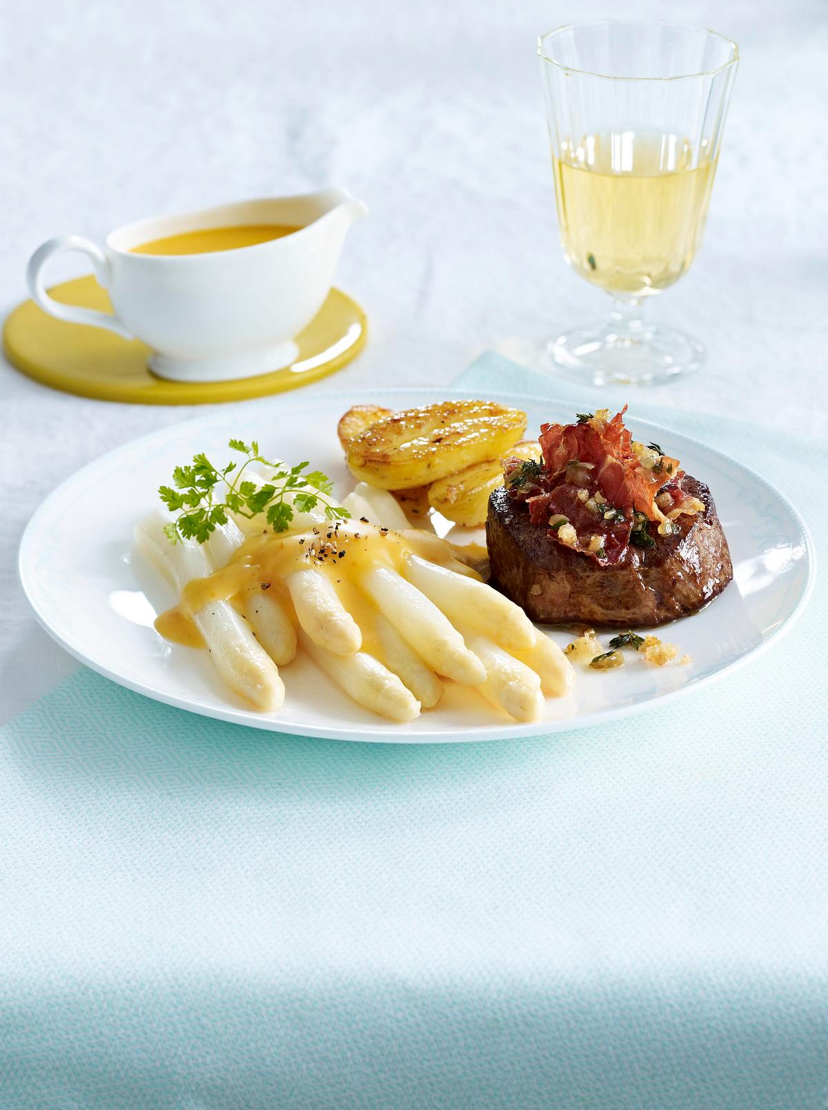 Filetsteak mit Spargel und Orangen-Hollandaise Rezept