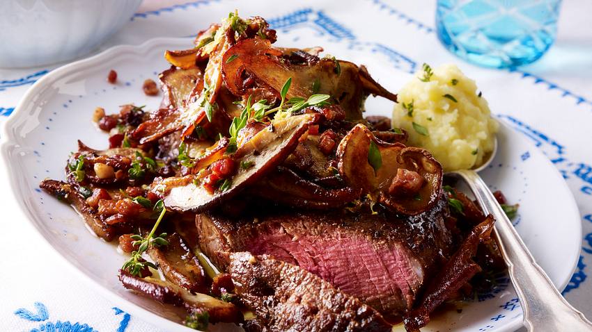 Filetsteak mit Steinpilzen in Zitronenbutter zu Stampfkartoffeln Rezept - Foto: House of Food / Bauer Food Experts KG