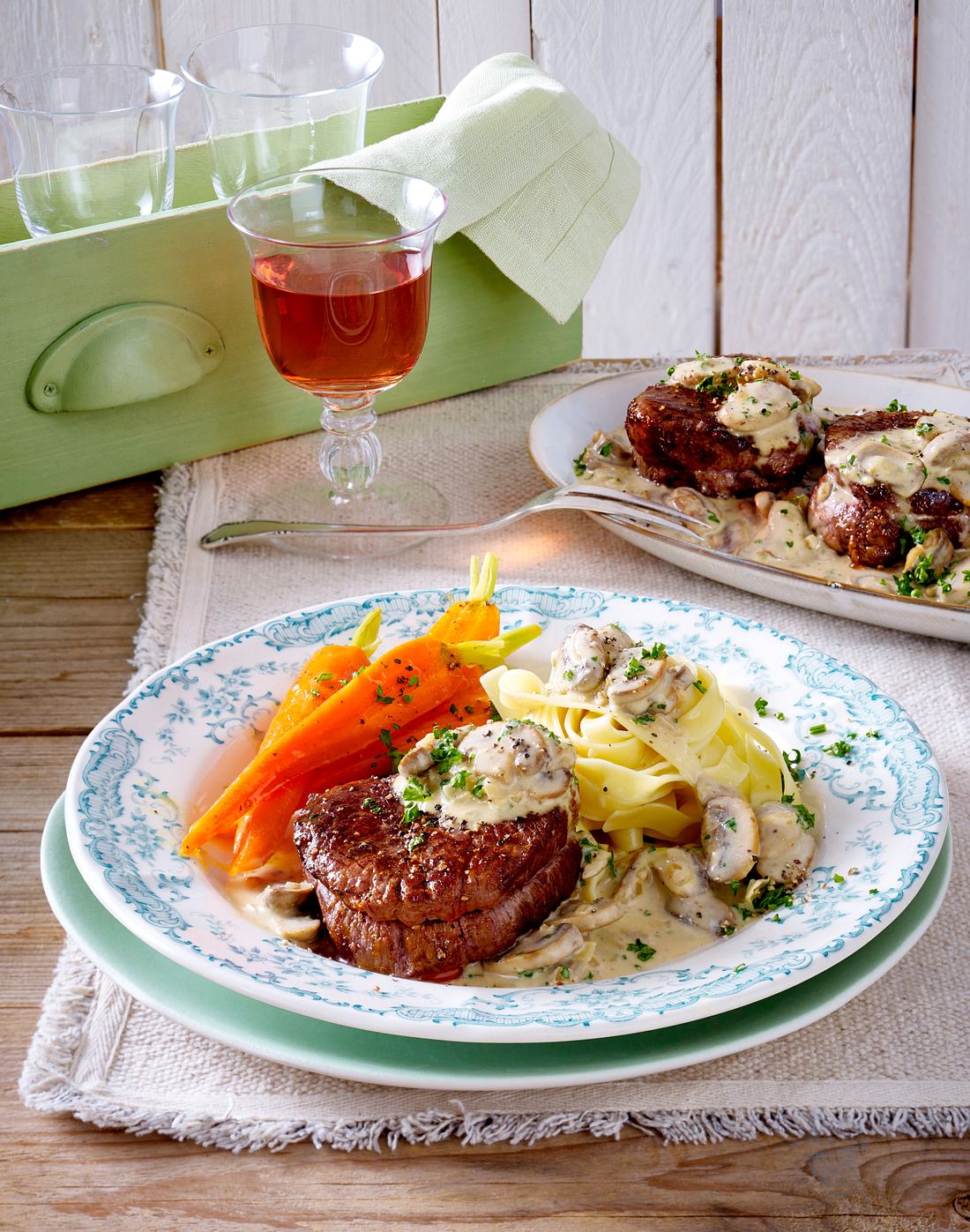 Filetsteaks mit Champignonrahm Rezept | LECKER