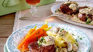 Filetsteaks mit Champignonrahm Rezept - Foto: House of Food / Bauer Food Experts KG