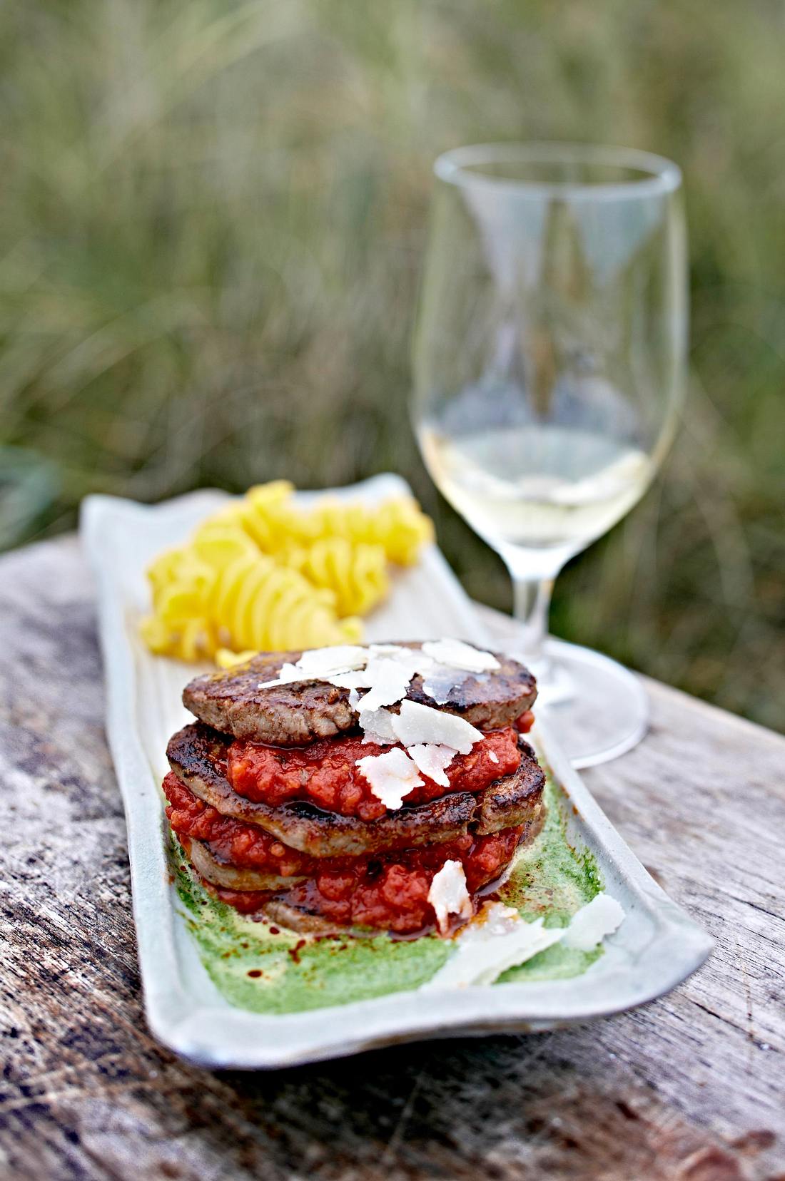 Filetsteaks mit Tomatentatar und Spinatrahm Rezept | LECKER
