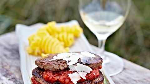 Filetsteaks mit Tomatentatar und Spinatrahm Rezept - Foto: House of Food / Bauer Food Experts KG