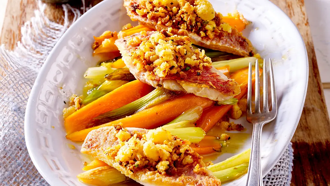Fisch auf Frühlingsgemüse Rezept - Foto: LECKER @ Bauer Media Group